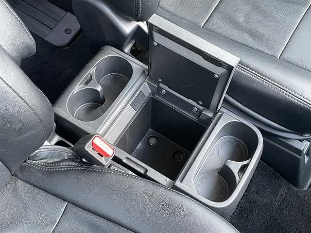 三菱 デリカＤ：５ D－Power package 静岡県 2013(平25)年 12.3万km ウォームホワイトパール ４ＷＤ車　/ＢＲＵＴ１６インチＡＷ　/ルーフキャリア　/社外ナビ　/Ｂカメラ　/地デジ　/両側パワスラ　/パドルシフト　/革巻きステアリング　/前席シートヒーター　/ＥＴＣ　/オートライト　　/社外革調シートカバー　/保証書/取説