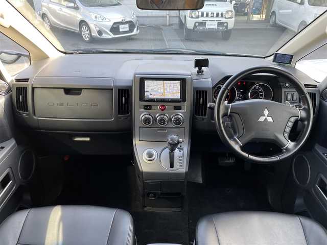 三菱 デリカＤ：５ D－Power package 静岡県 2013(平25)年 12.3万km ウォームホワイトパール ４ＷＤ車　/ＢＲＵＴ１６インチＡＷ　/ルーフキャリア　/社外ナビ　/Ｂカメラ　/地デジ　/両側パワスラ　/パドルシフト　/革巻きステアリング　/前席シートヒーター　/ＥＴＣ　/オートライト　　/社外革調シートカバー　/保証書/取説