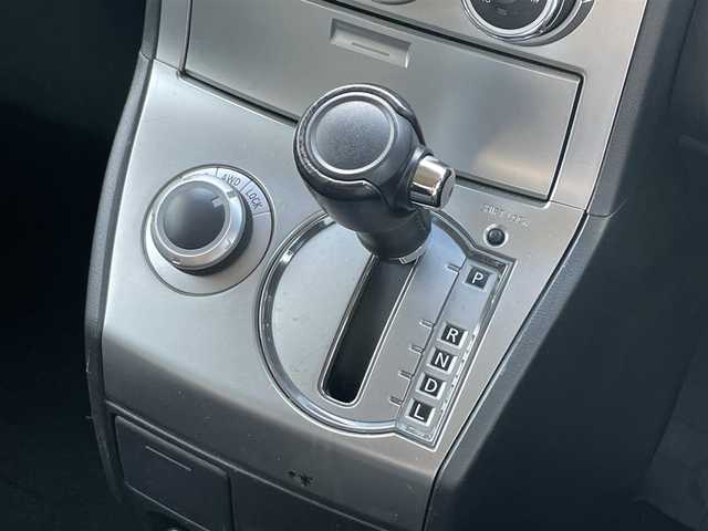 三菱 デリカＤ：５ D－Power package 静岡県 2013(平25)年 12.3万km ウォームホワイトパール ４ＷＤ車　/ＢＲＵＴ１６インチＡＷ　/ルーフキャリア　/社外ナビ　/Ｂカメラ　/地デジ　/両側パワスラ　/パドルシフト　/革巻きステアリング　/前席シートヒーター　/ＥＴＣ　/オートライト　　/社外革調シートカバー　/保証書/取説