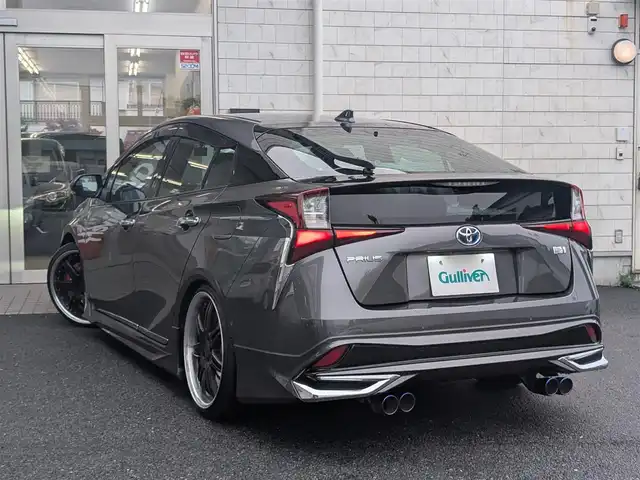 トヨタ プリウス A プレミアム 埼玉県 2020(令2)年 5.6万km グレーメタリック ＜外装＞/モデリスタエアロ(F、S、R)/ローダウン(ダウンサス)/ワーク19インチ アルミホイール/ヘッドライト純正加工品(LED)/マフラーカッター/TRDエアロドアミラーフィン/＜機能＞/エコグライダー(スロットルコントローラー)/ナビキャンセラー/HDMIポート入力端子/ワンタッチウインカー/純正ナビ(フルセグ/Bluetooth/CD/DVD/ラジオ)/シートヒーター/シートベンチレーター/クルーズコントロール(追従機能あり)/HUD(ヘッドアップディスプレイ)/ETC/ドラレコ/＜その他＞/スペアキー×2/純正ホイールあり（15インチ）