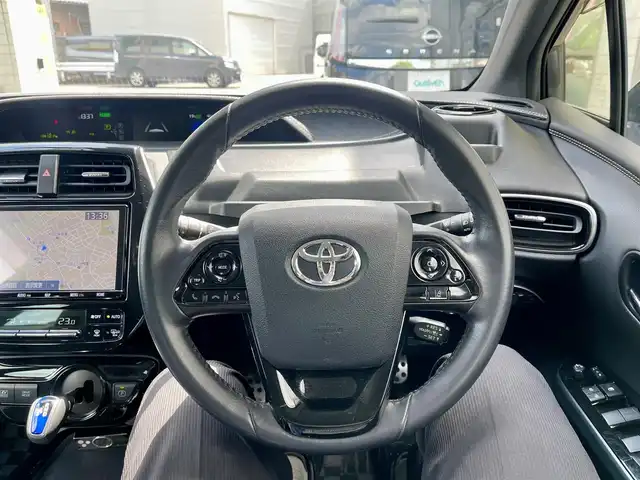 トヨタ プリウス A プレミアム 埼玉県 2020(令2)年 5.6万km グレーメタリック ＜外装＞/モデリスタエアロ(F、S、R)/ローダウン(ダウンサス)/ワーク19インチ アルミホイール/ヘッドライト純正加工品(LED)/マフラーカッター/TRDエアロドアミラーフィン/＜機能＞/エコグライダー(スロットルコントローラー)/ナビキャンセラー/HDMIポート入力端子/ワンタッチウインカー/純正ナビ(フルセグ/Bluetooth/CD/DVD/ラジオ)/シートヒーター/シートベンチレーター/クルーズコントロール(追従機能あり)/HUD(ヘッドアップディスプレイ)/ETC/ドラレコ/＜その他＞/スペアキー×2/純正ホイールあり（15インチ）