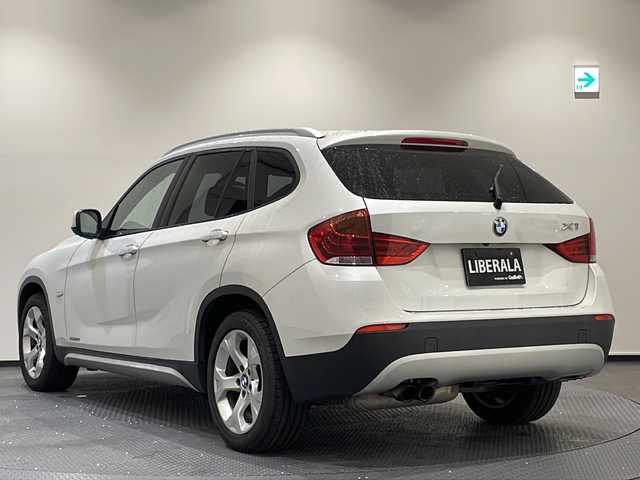 ＢＭＷ Ｘ１ xDrive 20i 新潟県 2012(平24)年 9万km ミネラルホワイト 黒革シート/シートヒーター/メモリ付きパワーシート/社外HDDナビ/純正CDオーディオ/バックカメラ/ETC/ドライブレコーダー/スマートキー/純正アルミホイール/HIDヘッドライト/スタッドレスAWセット車載