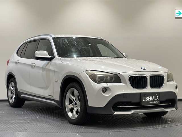 ＢＭＷ Ｘ１ xDrive 20i 新潟県 2012(平24)年 9万km ミネラルホワイト 黒革シート/シートヒーター/メモリ付きパワーシート/社外HDDナビ/純正CDオーディオ/バックカメラ/ETC/ドライブレコーダー/スマートキー/純正アルミホイール/HIDヘッドライト/スタッドレスAWセット車載
