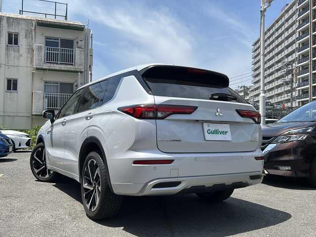 三菱 アウトランダー ＰＨＥＶ P 宮崎県 2021(令3)年 1.3万km ナチュラルホワイト 純正ナビ(TV/FM/Bluetooth/HDMI)/マルチアラウンドモニター/BOSEサウンド/ワイヤレス充電器/プラグインHV/マイパイロット/イノベーティブペダルオペレーションモード/シートヒーター/ステアリングヒーター/パワーシート/デジタルインナーミラー/ETC/前後ドライブレコーダー