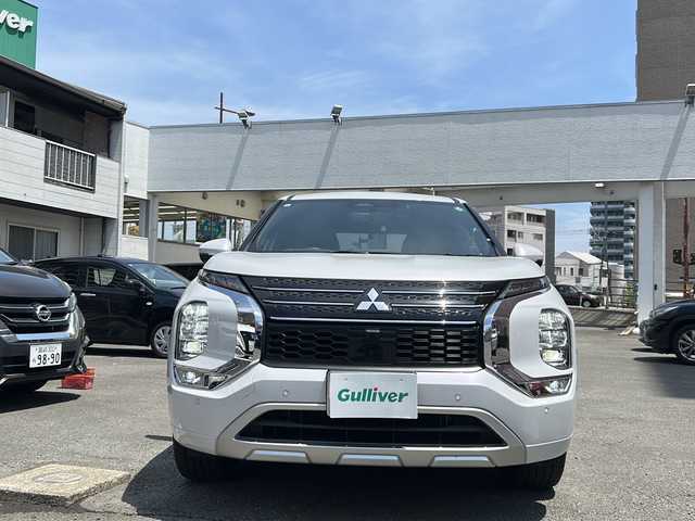 三菱 アウトランダー ＰＨＥＶ P 宮崎県 2021(令3)年 1.3万km ナチュラルホワイト 純正ナビ(TV/FM/Bluetooth/HDMI)/マルチアラウンドモニター/BOSEサウンド/ワイヤレス充電器/プラグインHV/マイパイロット/イノベーティブペダルオペレーションモード/シートヒーター/ステアリングヒーター/パワーシート/デジタルインナーミラー/ETC/前後ドライブレコーダー
