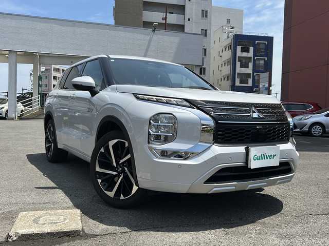三菱 アウトランダー ＰＨＥＶ P 宮崎県 2021(令3)年 1.3万km ナチュラルホワイト 純正ナビ(TV/FM/Bluetooth/HDMI)/マルチアラウンドモニター/BOSEサウンド/ワイヤレス充電器/プラグインHV/マイパイロット/イノベーティブペダルオペレーションモード/シートヒーター/ステアリングヒーター/パワーシート/デジタルインナーミラー/ETC/前後ドライブレコーダー