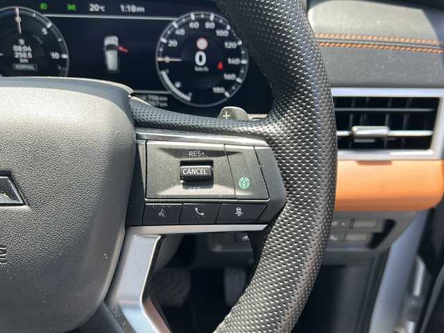 三菱 アウトランダー ＰＨＥＶ P 宮崎県 2021(令3)年 1.3万km ナチュラルホワイト 純正ナビ(TV/FM/Bluetooth/HDMI)/マルチアラウンドモニター/BOSEサウンド/ワイヤレス充電器/プラグインHV/マイパイロット/イノベーティブペダルオペレーションモード/シートヒーター/ステアリングヒーター/パワーシート/デジタルインナーミラー/ETC/前後ドライブレコーダー