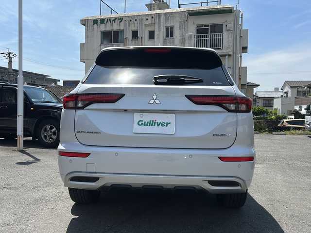 三菱 アウトランダー ＰＨＥＶ P 宮崎県 2021(令3)年 1.3万km ナチュラルホワイト 純正ナビ(TV/FM/Bluetooth/HDMI)/マルチアラウンドモニター/BOSEサウンド/ワイヤレス充電器/プラグインHV/マイパイロット/イノベーティブペダルオペレーションモード/シートヒーター/ステアリングヒーター/パワーシート/デジタルインナーミラー/ETC/前後ドライブレコーダー