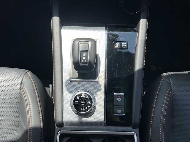 三菱 アウトランダー ＰＨＥＶ P 宮崎県 2021(令3)年 1.3万km ナチュラルホワイト 純正ナビ(TV/FM/Bluetooth/HDMI)/マルチアラウンドモニター/BOSEサウンド/ワイヤレス充電器/プラグインHV/マイパイロット/イノベーティブペダルオペレーションモード/シートヒーター/ステアリングヒーター/パワーシート/デジタルインナーミラー/ETC/前後ドライブレコーダー