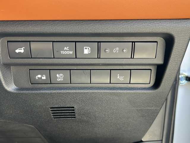 三菱 アウトランダー ＰＨＥＶ P 宮崎県 2021(令3)年 1.3万km ナチュラルホワイト 純正ナビ(TV/FM/Bluetooth/HDMI)/マルチアラウンドモニター/BOSEサウンド/ワイヤレス充電器/プラグインHV/マイパイロット/イノベーティブペダルオペレーションモード/シートヒーター/ステアリングヒーター/パワーシート/デジタルインナーミラー/ETC/前後ドライブレコーダー