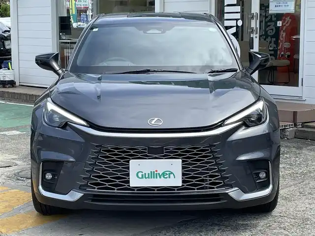 レクサス ＬＢＸ リラックス 神奈川県 2024(令6)年 0.1万km ソニッククロム ワンオーナー/Lexus Safety Systemu+/純正9.8インチディスプレイオーディオ/　（コネクティッドナビ対応・Bluetooth・Miracast）/パノラミックビューモニター/マークレビンソンプレミアムサウンド/カラーヘッドアップディスプレイ/アドバンスドパーク/純正OP前後ドライブレコーダー/おくだけ充電/アクセサリーコンセントAC100V1500W/セミアニリン茶革シート/前席シートヒーター/運転席8Way調整式パワーシート/ステアリングヒーター/ブラインドスポットモニター/LEDヘッドライト/LEDフォグライト/クリアランスソナー/パワーバックドア/スマートキー×2/カードキー×1/保証書/取扱説明書