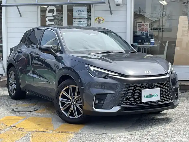 レクサス ＬＢＸ リラックス 神奈川県 2024(令6)年 0.1万km ソニッククロム ワンオーナー/Lexus Safety Systemu+/純正9.8インチディスプレイオーディオ/　（コネクティッドナビ対応・Bluetooth・Miracast）/パノラミックビューモニター/マークレビンソンプレミアムサウンド/カラーヘッドアップディスプレイ/アドバンスドパーク/純正OP前後ドライブレコーダー/おくだけ充電/アクセサリーコンセントAC100V1500W/セミアニリン茶革シート/前席シートヒーター/運転席8Way調整式パワーシート/ステアリングヒーター/ブラインドスポットモニター/LEDヘッドライト/LEDフォグライト/クリアランスソナー/パワーバックドア/スマートキー×2/カードキー×1/保証書/取扱説明書