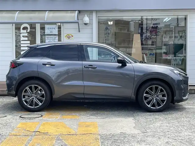 レクサス ＬＢＸ リラックス 神奈川県 2024(令6)年 0.1万km ソニッククロム ワンオーナー/Lexus Safety Systemu+/純正9.8インチディスプレイオーディオ/　（コネクティッドナビ対応・Bluetooth・Miracast）/パノラミックビューモニター/マークレビンソンプレミアムサウンド/カラーヘッドアップディスプレイ/アドバンスドパーク/純正OP前後ドライブレコーダー/おくだけ充電/アクセサリーコンセントAC100V1500W/セミアニリン茶革シート/前席シートヒーター/運転席8Way調整式パワーシート/ステアリングヒーター/ブラインドスポットモニター/LEDヘッドライト/LEDフォグライト/クリアランスソナー/パワーバックドア/スマートキー×2/カードキー×1/保証書/取扱説明書