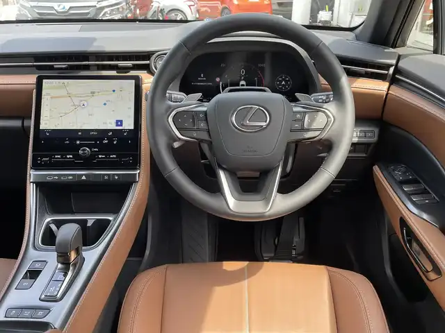 レクサス ＬＢＸ リラックス 神奈川県 2024(令6)年 0.1万km ソニッククロム ワンオーナー/Lexus Safety Systemu+/純正9.8インチディスプレイオーディオ/　（コネクティッドナビ対応・Bluetooth・Miracast）/パノラミックビューモニター/マークレビンソンプレミアムサウンド/カラーヘッドアップディスプレイ/アドバンスドパーク/純正OP前後ドライブレコーダー/おくだけ充電/アクセサリーコンセントAC100V1500W/セミアニリン茶革シート/前席シートヒーター/運転席8Way調整式パワーシート/ステアリングヒーター/ブラインドスポットモニター/LEDヘッドライト/LEDフォグライト/クリアランスソナー/パワーバックドア/スマートキー×2/カードキー×1/保証書/取扱説明書