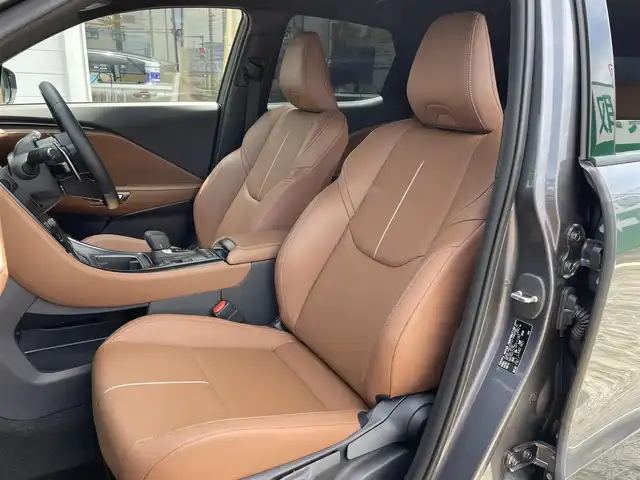 レクサス ＬＢＸ リラックス 神奈川県 2024(令6)年 0.1万km ソニッククロム ワンオーナー/Lexus Safety Systemu+/純正9.8インチディスプレイオーディオ/　（コネクティッドナビ対応・Bluetooth・Miracast）/パノラミックビューモニター/マークレビンソンプレミアムサウンド/カラーヘッドアップディスプレイ/アドバンスドパーク/純正OP前後ドライブレコーダー/おくだけ充電/アクセサリーコンセントAC100V1500W/セミアニリン茶革シート/前席シートヒーター/運転席8Way調整式パワーシート/ステアリングヒーター/ブラインドスポットモニター/LEDヘッドライト/LEDフォグライト/クリアランスソナー/パワーバックドア/スマートキー×2/カードキー×1/保証書/取扱説明書