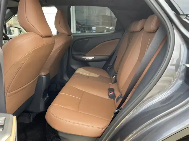 レクサス ＬＢＸ リラックス 神奈川県 2024(令6)年 0.1万km ソニッククロム ワンオーナー/Lexus Safety Systemu+/純正9.8インチディスプレイオーディオ/　（コネクティッドナビ対応・Bluetooth・Miracast）/パノラミックビューモニター/マークレビンソンプレミアムサウンド/カラーヘッドアップディスプレイ/アドバンスドパーク/純正OP前後ドライブレコーダー/おくだけ充電/アクセサリーコンセントAC100V1500W/セミアニリン茶革シート/前席シートヒーター/運転席8Way調整式パワーシート/ステアリングヒーター/ブラインドスポットモニター/LEDヘッドライト/LEDフォグライト/クリアランスソナー/パワーバックドア/スマートキー×2/カードキー×1/保証書/取扱説明書