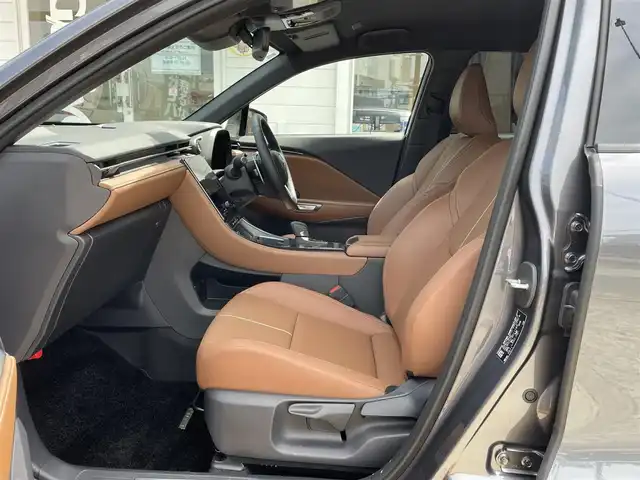 レクサス ＬＢＸ リラックス 神奈川県 2024(令6)年 0.1万km ソニッククロム ワンオーナー/Lexus Safety Systemu+/純正9.8インチディスプレイオーディオ/　（コネクティッドナビ対応・Bluetooth・Miracast）/パノラミックビューモニター/マークレビンソンプレミアムサウンド/カラーヘッドアップディスプレイ/アドバンスドパーク/純正OP前後ドライブレコーダー/おくだけ充電/アクセサリーコンセントAC100V1500W/セミアニリン茶革シート/前席シートヒーター/運転席8Way調整式パワーシート/ステアリングヒーター/ブラインドスポットモニター/LEDヘッドライト/LEDフォグライト/クリアランスソナー/パワーバックドア/スマートキー×2/カードキー×1/保証書/取扱説明書