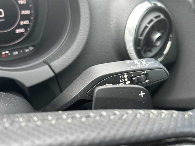 アウディ Ａ３ SB 1.4TFSI スポーツ Sライン 茨城県 2017(平29)年 6.1万km マコウブルークリスタルエフェクト S-line専用ステアリング/S-line専用ハーフレザーシート/純正ナビ/（AM.FM.CD.DVD.BT.USB）/フルセグTV/バックカメラ/ETC2.0/ACC/D/N席パワーシート/D/N席シートヒーター/コーナーセンサー/HIDヘッドライト/オートライト/パドルシフト/ステアリングスイッチ/スマートキー/プッシュスタート