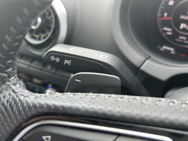 アウディ Ａ３ SB 1.4TFSI スポーツ Sライン 茨城県 2017(平29)年 6.1万km マコウブルークリスタルエフェクト S-line専用ステアリング/S-line専用ハーフレザーシート/純正ナビ/（AM.FM.CD.DVD.BT.USB）/フルセグTV/バックカメラ/ETC2.0/ACC/D/N席パワーシート/D/N席シートヒーター/コーナーセンサー/HIDヘッドライト/オートライト/パドルシフト/ステアリングスイッチ/スマートキー/プッシュスタート