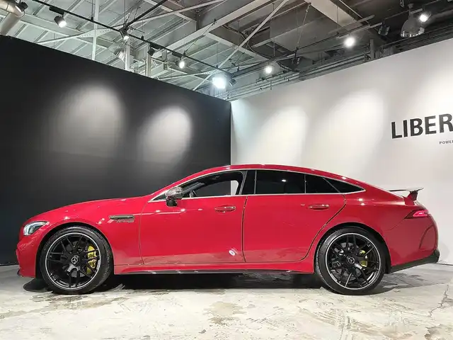 メルセデスＡＭＧ ＧＴ 63 S 4マチック+ 道央・札幌 2019(令1)年 3.9万km ジュピターレッド AMGパフォーマンスパッケージ/・AMGパフォーマンスシート/・マットブラックペイント21インチAMGクロススポークAW/AMGカーボンパッケージ/・AMGエクステリアカーボンパッケージ/・AMGカーボンファイバーインテリアトリム/・AMGパフォーマンスステアリング/Burmesterハイエンド3Dオーディオパッケージ/・ガラススライディングルーフ/360°カメラシステム/パークトロニック/アクティブパーキングアシスト/マルチビームLEDヘッドライト/アダプティブハイビームアシストプラス/メモリー付パワーシート(D/N)/電動ランバーサポート(D/N)/シートヒーター(全席)/シートベンチレーター(D/N)/エアバランスパッケージ/COMANDシステム/・12.3インチワイドディスプレイ/・フルセグTVチューナー/・AppleCarPlay/ヘッドアップディスプレイ/アンビエントライト(64色)/純正ドライブレコーダー/EASY-PACK自動開閉テールゲート/フットトランクオープナー/レーダーセーフティパッケージ/・アクティブディスタンスアシストディストロニック/・アクティブブラインドスポットアシスト/・PRE-SAFEプラス