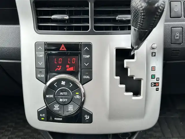 トヨタ ノア Si 富山県 2013(平25)年 10.7万km ブラック 純正ナビ（Bluetooth/ワンセグTV/バックカメラ有/DVD再生機能有）/パワースライドドア/ダブルオートエアコン/マニュアルトランスミッションモード/ETC/横滑り防止機能/オートライト