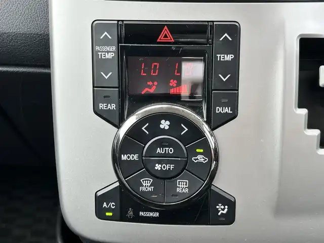 トヨタ ノア Si 富山県 2013(平25)年 10.7万km ブラック 純正ナビ（Bluetooth/ワンセグTV/バックカメラ有/DVD再生機能有）/パワースライドドア/ダブルオートエアコン/マニュアルトランスミッションモード/ETC/横滑り防止機能/オートライト