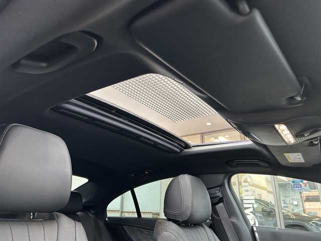 メルセデス・ベンツ ＣＬＳ２２０ｄ スポーツ エクスクルーシブPKG 大阪府 2019(平31)年 2万km カバンサイトブルー サンルーフ/Burmesterサウンド/純正12インチHDDナビ/（フルセグ/BT/AppleCarPlay）/360度カメラ/レーダークルーズコントロール/レーンキープアシスト/ブラインドスポットモニター/衝突軽減防止システム/黒レザーシート/全席シートヒーター/前席エアーシート/パワーシート/純正19インチAW/前後ドライブレコーダー/保証書/取扱説明書/スペアキー　有