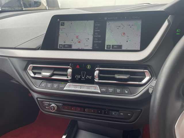 ＢＭＷ １１８ｉ Mスポーツ 愛知県 2022(令4)年 1.5万km 白 AIS検査4.5点　内装A/革シート　/シートヒーター　/メーカーHDDナビ　/バックカメラ　/ドライビングアシスト　/パーキングアシスト　/LEDヘッドランプ　/パノラマガラスルーフ　/パワーシート　/パワーバックドア　/コンフォートアクセス　