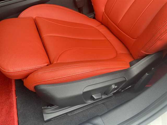 ＢＭＷ １１８ｉ Mスポーツ 愛知県 2022(令4)年 1.5万km 白 AIS検査4.5点　内装A/革シート　/シートヒーター　/メーカーHDDナビ　/バックカメラ　/ドライビングアシスト　/パーキングアシスト　/LEDヘッドランプ　/パノラマガラスルーフ　/パワーシート　/パワーバックドア　/コンフォートアクセス　