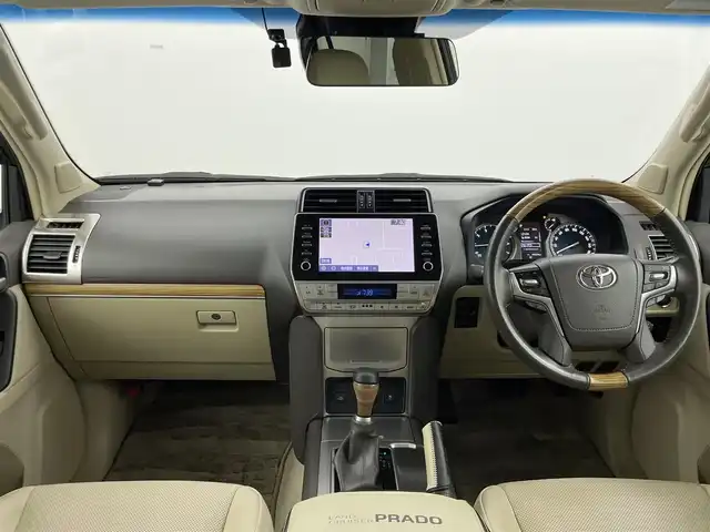 トヨタ ランドクルーザー プラド TX Lパッケージ 群馬県 2023(令5)年 4.5万km ホワイトパールクリスタルシャイン モデリスタエアロ/チルト＆スライド電動ムーンルーフ（挟み込み防止機能付）/ルーフレール/ブラインドスポットモニター［BSM］＋リヤクロストラフィックアラート /9型ワイドディスプレイオーディオ＋T-Connectナビキット/・USB(動画・音声再生/給電）/Bluetooth(ハンズフリー/オーディオ）/Miracast /マルチテレインモニター〈フロント/サイド（左右）＋バックカメラ付〉/====/ベージュ本革シート/前席パワーシート/シートヒーター/シートベンチレーション/衝突被害軽減装置　Toyota Safety Sense/・プリクラッシュセーフティ（歩行者［昼夜］・自転車運転者［昼］検知機能付衝突回避支援タイプ/ミリ波レーダー＋単眼カメラ方式）/・レーンディパーチャーアラート［LDA］（ヨーアシスト機能付）/・オートマチックハイビーム［AHB］/・レーダークルーズコントロール（ブレーキ制御付）/・ロードサインアシスト［RSA］/ミラー型ドライブレコーダー/ビルトインETC2.0/スマートキー /プッシュスタート/LEDヘッドライト/オートライト /オートマチックハイビーム/Fフォグランプ /NITRO Power20インチアルミホイール