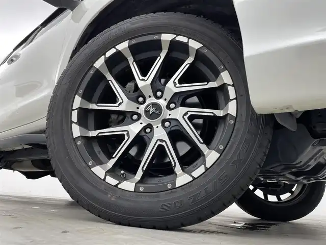 トヨタ ランドクルーザー プラド TX Lパッケージ 群馬県 2023(令5)年 4.5万km ホワイトパールクリスタルシャイン モデリスタエアロ/チルト＆スライド電動ムーンルーフ（挟み込み防止機能付）/ルーフレール/ブラインドスポットモニター［BSM］＋リヤクロストラフィックアラート /9型ワイドディスプレイオーディオ＋T-Connectナビキット/・USB(動画・音声再生/給電）/Bluetooth(ハンズフリー/オーディオ）/Miracast /マルチテレインモニター〈フロント/サイド（左右）＋バックカメラ付〉/====/ベージュ本革シート/前席パワーシート/シートヒーター/シートベンチレーション/衝突被害軽減装置　Toyota Safety Sense/・プリクラッシュセーフティ（歩行者［昼夜］・自転車運転者［昼］検知機能付衝突回避支援タイプ/ミリ波レーダー＋単眼カメラ方式）/・レーンディパーチャーアラート［LDA］（ヨーアシスト機能付）/・オートマチックハイビーム［AHB］/・レーダークルーズコントロール（ブレーキ制御付）/・ロードサインアシスト［RSA］/ミラー型ドライブレコーダー/ビルトインETC2.0/スマートキー /プッシュスタート/LEDヘッドライト/オートライト /オートマチックハイビーム/Fフォグランプ /NITRO Power20インチアルミホイール