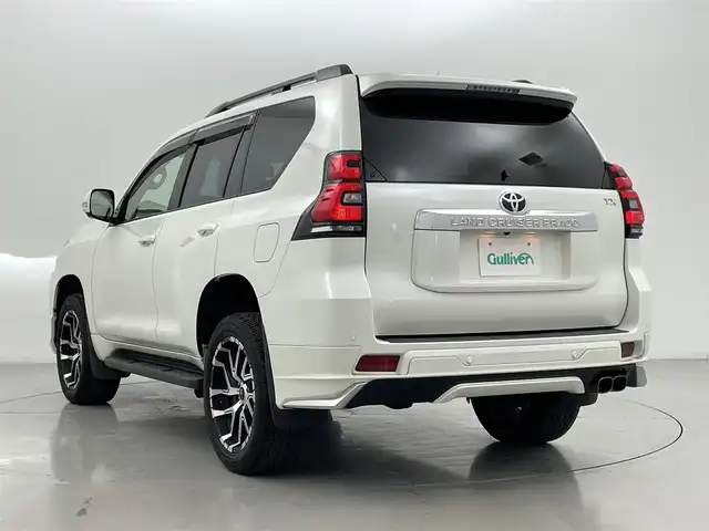 トヨタ ランドクルーザー プラド TX Lパッケージ 熊本県 2023(令5)年 4.5万km ホワイトパールクリスタルシャイン モデリスタエアロ/チルト＆スライド電動ムーンルーフ（挟み込み防止機能付）/ルーフレール/ブラインドスポットモニター［BSM］＋リヤクロストラフィックアラート /9型ワイドディスプレイオーディオ＋T-Connectナビキット/・USB(動画・音声再生/給電）/Bluetooth(ハンズフリー/オーディオ）/Miracast /マルチテレインモニター〈フロント/サイド（左右）＋バックカメラ付〉/====/ベージュ本革シート/前席パワーシート/シートヒーター/シートベンチレーション/衝突被害軽減装置　Toyota Safety Sense/・プリクラッシュセーフティ（歩行者［昼夜］・自転車運転者［昼］検知機能付衝突回避支援タイプ/ミリ波レーダー＋単眼カメラ方式）/・レーンディパーチャーアラート［LDA］（ヨーアシスト機能付）/・オートマチックハイビーム［AHB］/・レーダークルーズコントロール（ブレーキ制御付）/・ロードサインアシスト［RSA］/ミラー型ドライブレコーダー/ビルトインETC2.0/スマートキー /プッシュスタート/LEDヘッドライト/オートライト /オートマチックハイビーム/Fフォグランプ /NITRO Power20インチアルミホイール