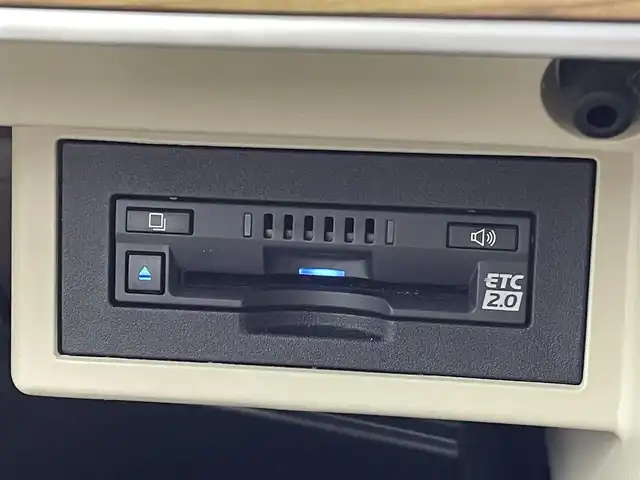 トヨタ ランドクルーザー プラド TX Lパッケージ 熊本県 2023(令5)年 4.5万km ホワイトパールクリスタルシャイン モデリスタエアロ/チルト＆スライド電動ムーンルーフ（挟み込み防止機能付）/ルーフレール/ブラインドスポットモニター［BSM］＋リヤクロストラフィックアラート /9型ワイドディスプレイオーディオ＋T-Connectナビキット/・USB(動画・音声再生/給電）/Bluetooth(ハンズフリー/オーディオ）/Miracast /マルチテレインモニター〈フロント/サイド（左右）＋バックカメラ付〉/====/ベージュ本革シート/前席パワーシート/シートヒーター/シートベンチレーション/衝突被害軽減装置　Toyota Safety Sense/・プリクラッシュセーフティ（歩行者［昼夜］・自転車運転者［昼］検知機能付衝突回避支援タイプ/ミリ波レーダー＋単眼カメラ方式）/・レーンディパーチャーアラート［LDA］（ヨーアシスト機能付）/・オートマチックハイビーム［AHB］/・レーダークルーズコントロール（ブレーキ制御付）/・ロードサインアシスト［RSA］/ミラー型ドライブレコーダー/ビルトインETC2.0/スマートキー /プッシュスタート/LEDヘッドライト/オートライト /オートマチックハイビーム/Fフォグランプ /NITRO Power20インチアルミホイール