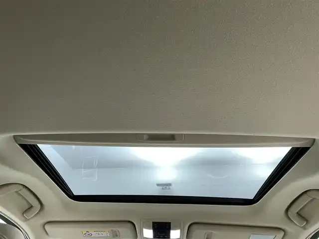 トヨタ ランドクルーザー プラド TX Lパッケージ 熊本県 2023(令5)年 4.5万km ホワイトパールクリスタルシャイン モデリスタエアロ/チルト＆スライド電動ムーンルーフ（挟み込み防止機能付）/ルーフレール/ブラインドスポットモニター［BSM］＋リヤクロストラフィックアラート /9型ワイドディスプレイオーディオ＋T-Connectナビキット/・USB(動画・音声再生/給電）/Bluetooth(ハンズフリー/オーディオ）/Miracast /マルチテレインモニター〈フロント/サイド（左右）＋バックカメラ付〉/====/ベージュ本革シート/前席パワーシート/シートヒーター/シートベンチレーション/衝突被害軽減装置　Toyota Safety Sense/・プリクラッシュセーフティ（歩行者［昼夜］・自転車運転者［昼］検知機能付衝突回避支援タイプ/ミリ波レーダー＋単眼カメラ方式）/・レーンディパーチャーアラート［LDA］（ヨーアシスト機能付）/・オートマチックハイビーム［AHB］/・レーダークルーズコントロール（ブレーキ制御付）/・ロードサインアシスト［RSA］/ミラー型ドライブレコーダー/ビルトインETC2.0/スマートキー /プッシュスタート/LEDヘッドライト/オートライト /オートマチックハイビーム/Fフォグランプ /NITRO Power20インチアルミホイール