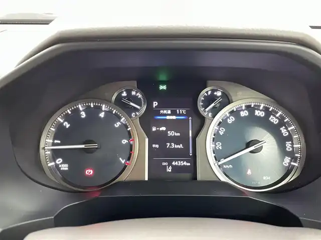 トヨタ ランドクルーザー プラド TX Lパッケージ 熊本県 2023(令5)年 4.5万km ホワイトパールクリスタルシャイン モデリスタエアロ/チルト＆スライド電動ムーンルーフ（挟み込み防止機能付）/ルーフレール/ブラインドスポットモニター［BSM］＋リヤクロストラフィックアラート /9型ワイドディスプレイオーディオ＋T-Connectナビキット/・USB(動画・音声再生/給電）/Bluetooth(ハンズフリー/オーディオ）/Miracast /マルチテレインモニター〈フロント/サイド（左右）＋バックカメラ付〉/====/ベージュ本革シート/前席パワーシート/シートヒーター/シートベンチレーション/衝突被害軽減装置　Toyota Safety Sense/・プリクラッシュセーフティ（歩行者［昼夜］・自転車運転者［昼］検知機能付衝突回避支援タイプ/ミリ波レーダー＋単眼カメラ方式）/・レーンディパーチャーアラート［LDA］（ヨーアシスト機能付）/・オートマチックハイビーム［AHB］/・レーダークルーズコントロール（ブレーキ制御付）/・ロードサインアシスト［RSA］/ミラー型ドライブレコーダー/ビルトインETC2.0/スマートキー /プッシュスタート/LEDヘッドライト/オートライト /オートマチックハイビーム/Fフォグランプ /NITRO Power20インチアルミホイール