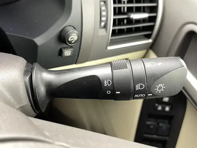 トヨタ ランドクルーザー プラド TX Lパッケージ 熊本県 2023(令5)年 4.5万km ホワイトパールクリスタルシャイン モデリスタエアロ/チルト＆スライド電動ムーンルーフ（挟み込み防止機能付）/ルーフレール/ブラインドスポットモニター［BSM］＋リヤクロストラフィックアラート /9型ワイドディスプレイオーディオ＋T-Connectナビキット/・USB(動画・音声再生/給電）/Bluetooth(ハンズフリー/オーディオ）/Miracast /マルチテレインモニター〈フロント/サイド（左右）＋バックカメラ付〉/====/ベージュ本革シート/前席パワーシート/シートヒーター/シートベンチレーション/衝突被害軽減装置　Toyota Safety Sense/・プリクラッシュセーフティ（歩行者［昼夜］・自転車運転者［昼］検知機能付衝突回避支援タイプ/ミリ波レーダー＋単眼カメラ方式）/・レーンディパーチャーアラート［LDA］（ヨーアシスト機能付）/・オートマチックハイビーム［AHB］/・レーダークルーズコントロール（ブレーキ制御付）/・ロードサインアシスト［RSA］/ミラー型ドライブレコーダー/ビルトインETC2.0/スマートキー /プッシュスタート/LEDヘッドライト/オートライト /オートマチックハイビーム/Fフォグランプ /NITRO Power20インチアルミホイール