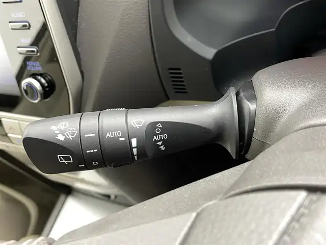 トヨタ ランドクルーザー プラド TX Lパッケージ 熊本県 2023(令5)年 4.5万km ホワイトパールクリスタルシャイン モデリスタエアロ/チルト＆スライド電動ムーンルーフ（挟み込み防止機能付）/ルーフレール/ブラインドスポットモニター［BSM］＋リヤクロストラフィックアラート /9型ワイドディスプレイオーディオ＋T-Connectナビキット/・USB(動画・音声再生/給電）/Bluetooth(ハンズフリー/オーディオ）/Miracast /マルチテレインモニター〈フロント/サイド（左右）＋バックカメラ付〉/====/ベージュ本革シート/前席パワーシート/シートヒーター/シートベンチレーション/衝突被害軽減装置　Toyota Safety Sense/・プリクラッシュセーフティ（歩行者［昼夜］・自転車運転者［昼］検知機能付衝突回避支援タイプ/ミリ波レーダー＋単眼カメラ方式）/・レーンディパーチャーアラート［LDA］（ヨーアシスト機能付）/・オートマチックハイビーム［AHB］/・レーダークルーズコントロール（ブレーキ制御付）/・ロードサインアシスト［RSA］/ミラー型ドライブレコーダー/ビルトインETC2.0/スマートキー /プッシュスタート/LEDヘッドライト/オートライト /オートマチックハイビーム/Fフォグランプ /NITRO Power20インチアルミホイール