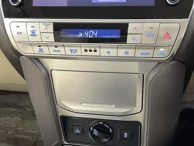 トヨタ ランドクルーザー プラド TX Lパッケージ 熊本県 2023(令5)年 4.5万km ホワイトパールクリスタルシャイン モデリスタエアロ/チルト＆スライド電動ムーンルーフ（挟み込み防止機能付）/ルーフレール/ブラインドスポットモニター［BSM］＋リヤクロストラフィックアラート /9型ワイドディスプレイオーディオ＋T-Connectナビキット/・USB(動画・音声再生/給電）/Bluetooth(ハンズフリー/オーディオ）/Miracast /マルチテレインモニター〈フロント/サイド（左右）＋バックカメラ付〉/====/ベージュ本革シート/前席パワーシート/シートヒーター/シートベンチレーション/衝突被害軽減装置　Toyota Safety Sense/・プリクラッシュセーフティ（歩行者［昼夜］・自転車運転者［昼］検知機能付衝突回避支援タイプ/ミリ波レーダー＋単眼カメラ方式）/・レーンディパーチャーアラート［LDA］（ヨーアシスト機能付）/・オートマチックハイビーム［AHB］/・レーダークルーズコントロール（ブレーキ制御付）/・ロードサインアシスト［RSA］/ミラー型ドライブレコーダー/ビルトインETC2.0/スマートキー /プッシュスタート/LEDヘッドライト/オートライト /オートマチックハイビーム/Fフォグランプ /NITRO Power20インチアルミホイール