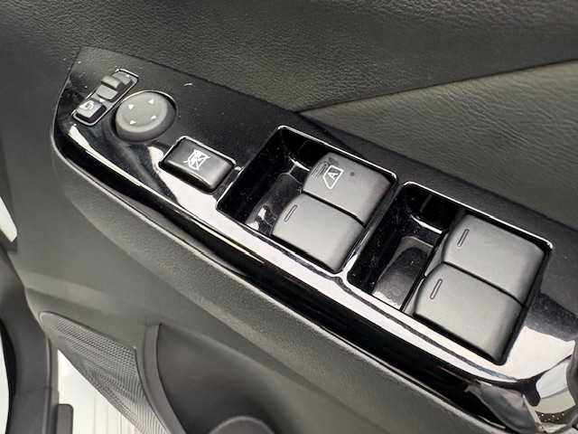日産 デイズ ハイウェイスターX 大阪府 2024(令6)年 0.6万km ホワイトパール ９型ディスプレイオーディオ　/アラウンドビューモニター　/エマージェンシーブレーキ　/前後ソナー　/車線逸脱抑制機能　/ＬＥＤヘッドライト／フォグ　/純正１４インチアルミホイール　/ステアリングスイッチ/プッシュスタート　/スマートキー×2