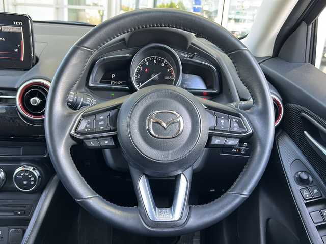 マツダ マツダ２ 15S 静岡県 2020(令2)年 2.8万km ディープクリスタルブルーマイカ 純正ナビ/・ラジオ/フルセグTV/・Bluetooth/USB/CD/DVD/AUX/主要装備/・レーダークルーズコントロール　/・ＥＴＣ　/・全方位カメラ　/・スマートブレーキサポート　/・ステアリングリモコン　/・パドルシフト　/・アイドリングストップ　/・コーナーセンサー　/・ヘッドアップディスプレイ　/・ＢＳＭ/・パドルシフト/・ヘッドアップディスプレイ/・オートライト/・オートハイビーム/・プッシュスタート/・スマートキー/・LEDヘッドライト