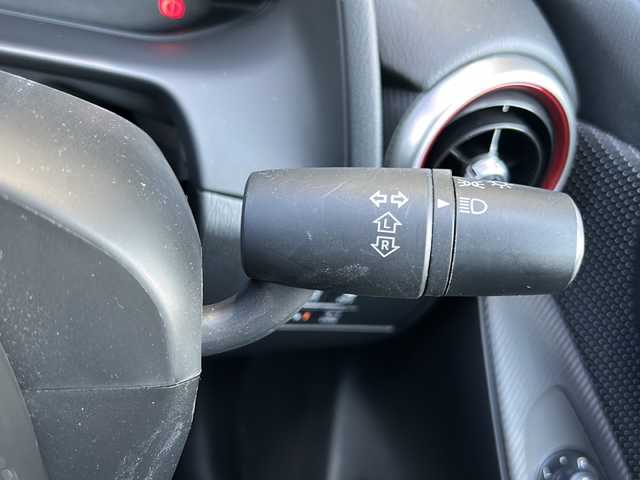 マツダ マツダ２ 15S 静岡県 2020(令2)年 2.8万km ディープクリスタルブルーマイカ 純正ナビ/・ラジオ/フルセグTV/・Bluetooth/USB/CD/DVD/AUX/主要装備/・レーダークルーズコントロール　/・ＥＴＣ　/・全方位カメラ　/・スマートブレーキサポート　/・ステアリングリモコン　/・パドルシフト　/・アイドリングストップ　/・コーナーセンサー　/・ヘッドアップディスプレイ　/・ＢＳＭ/・パドルシフト/・ヘッドアップディスプレイ/・オートライト/・オートハイビーム/・プッシュスタート/・スマートキー/・LEDヘッドライト