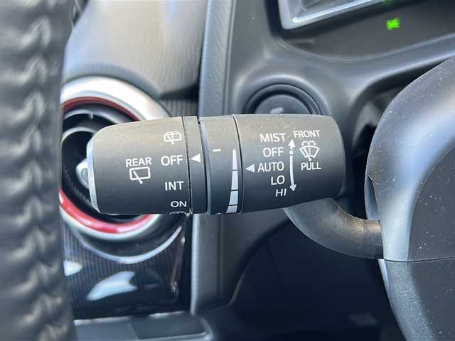 マツダ マツダ２ 15S 静岡県 2020(令2)年 2.8万km ディープクリスタルブルーマイカ 純正ナビ/・ラジオ/フルセグTV/・Bluetooth/USB/CD/DVD/AUX/主要装備/・レーダークルーズコントロール　/・ＥＴＣ　/・全方位カメラ　/・スマートブレーキサポート　/・ステアリングリモコン　/・パドルシフト　/・アイドリングストップ　/・コーナーセンサー　/・ヘッドアップディスプレイ　/・ＢＳＭ/・パドルシフト/・ヘッドアップディスプレイ/・オートライト/・オートハイビーム/・プッシュスタート/・スマートキー/・LEDヘッドライト