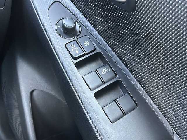 マツダ マツダ２ 15S 静岡県 2020(令2)年 2.8万km ディープクリスタルブルーマイカ 純正ナビ/・ラジオ/フルセグTV/・Bluetooth/USB/CD/DVD/AUX/主要装備/・レーダークルーズコントロール　/・ＥＴＣ　/・全方位カメラ　/・スマートブレーキサポート　/・ステアリングリモコン　/・パドルシフト　/・アイドリングストップ　/・コーナーセンサー　/・ヘッドアップディスプレイ　/・ＢＳＭ/・パドルシフト/・ヘッドアップディスプレイ/・オートライト/・オートハイビーム/・プッシュスタート/・スマートキー/・LEDヘッドライト