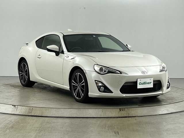 トヨタ ８６ GT リミテッド 愛知県 2014(平26)年 5.5万km サテンホワイトパール 純正7インチＳＤナビ（ＮＳＺＴ－Ｗ６２Ｇ）　/フルセグ/ＣＤ/ＤＶＤ/Ｂｌｕｅｔｏｏｔｈ　/ＥＴＣ/ＭＴモード付ＡＴ　/ハーフレザーシート/前席シートヒーター/アイドリングストップ　/バイキセノンライト　/フォグランプ　/バックフォグ　/オートライト　/スマートキー/スペアキー