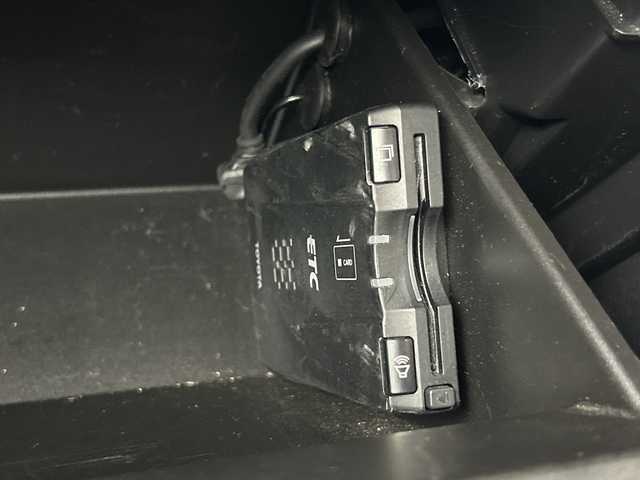 トヨタ ８６ GT リミテッド 愛知県 2014(平26)年 5.5万km サテンホワイトパール 純正7インチＳＤナビ（ＮＳＺＴ－Ｗ６２Ｇ）　/フルセグ/ＣＤ/ＤＶＤ/Ｂｌｕｅｔｏｏｔｈ　/ＥＴＣ/ＭＴモード付ＡＴ　/ハーフレザーシート/前席シートヒーター/アイドリングストップ　/バイキセノンライト　/フォグランプ　/バックフォグ　/オートライト　/スマートキー/スペアキー