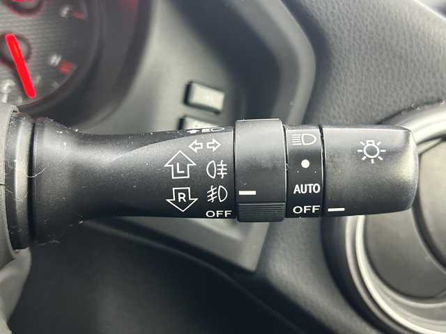 トヨタ ８６ GT リミテッド 愛知県 2014(平26)年 5.5万km サテンホワイトパール 純正7インチＳＤナビ（ＮＳＺＴ－Ｗ６２Ｇ）　/フルセグ/ＣＤ/ＤＶＤ/Ｂｌｕｅｔｏｏｔｈ　/ＥＴＣ/ＭＴモード付ＡＴ　/ハーフレザーシート/前席シートヒーター/アイドリングストップ　/バイキセノンライト　/フォグランプ　/バックフォグ　/オートライト　/スマートキー/スペアキー