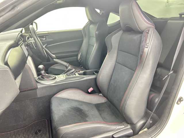 トヨタ ８６ GT リミテッド 愛知県 2014(平26)年 5.5万km サテンホワイトパール 純正7インチＳＤナビ（ＮＳＺＴ－Ｗ６２Ｇ）　/フルセグ/ＣＤ/ＤＶＤ/Ｂｌｕｅｔｏｏｔｈ　/ＥＴＣ/ＭＴモード付ＡＴ　/ハーフレザーシート/前席シートヒーター/アイドリングストップ　/バイキセノンライト　/フォグランプ　/バックフォグ　/オートライト　/スマートキー/スペアキー