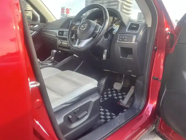 マツダ ＣＸ－５ 25S Lパッケージ 島根県 2016(平28)年 10万km ソウルレッドプレミアムメタリック 純正ＳＤナビ　/(AM/FM/地デジTV/DVD再生/Ｂｌｕｅｔｏｏｔｈ接続)　/ＥＴＣ　/バックカメラ　/マツダ・レーダー・クルーズ・コントロール/ブラインドスポットモニター/レーンアシスト/スマート・シティ・ブレーキ・サポート　/リアコーナーセンサー/ホワイトレザーシート/運転席メモリシート　/前席パワーシート/シートヒーター　/電動パーキングブレーキ　/純正ＬＥＤヘッドライト　/純正１７インチアルミホイール　/純正フロアマット