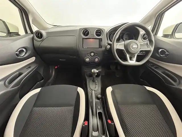 日産 ノート X FOUR 道央・札幌 2018(平30)年 4.6万km ブリリアントホワイトパール ・ワンオーナー/・４WD/・寒冷地仕様/・社外ナビ/　CD/DVD/SD/BT/フルセグ/・バックカメラ/・エマージェンシーブレーキ/・レーンキープアシスト/・クリアランスソナー/・横滑り防止/・LEDヘッドライト/・オートライト/・プッシュスタート/・スマートキー/・純正フロアマット/・ドアバイザー