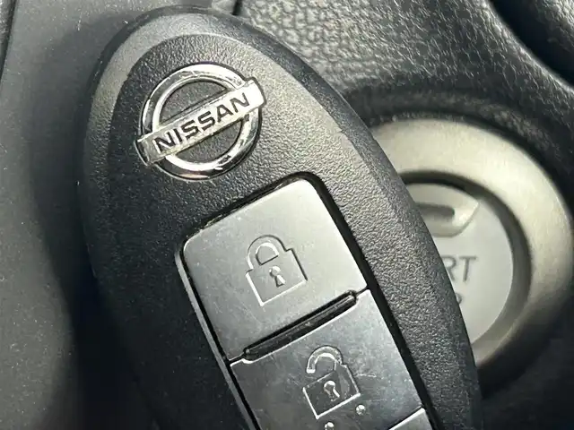 日産 ノート X FOUR 道央・札幌 2018(平30)年 4.6万km ブリリアントホワイトパール ・ワンオーナー/・４WD/・寒冷地仕様/・社外ナビ/　CD/DVD/SD/BT/フルセグ/・バックカメラ/・エマージェンシーブレーキ/・レーンキープアシスト/・クリアランスソナー/・横滑り防止/・LEDヘッドライト/・オートライト/・プッシュスタート/・スマートキー/・純正フロアマット/・ドアバイザー